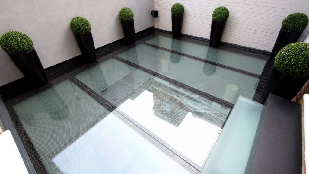 Création sur-mesure de dalles de sol en verre à Bruxelles